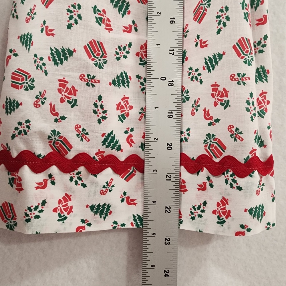 Vintage Christmas Apron Red White Green Holiday Print with Attached Hand Towel - Picture 10 of 10